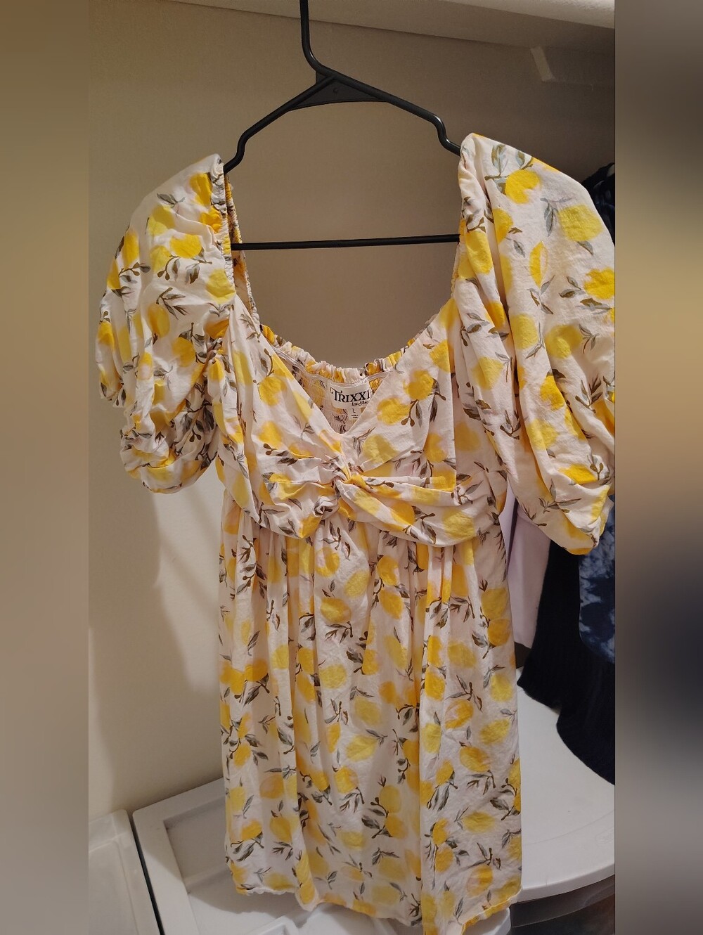 Trixxi Yellow Lemon-Print Puff Sleeve Tunic Top